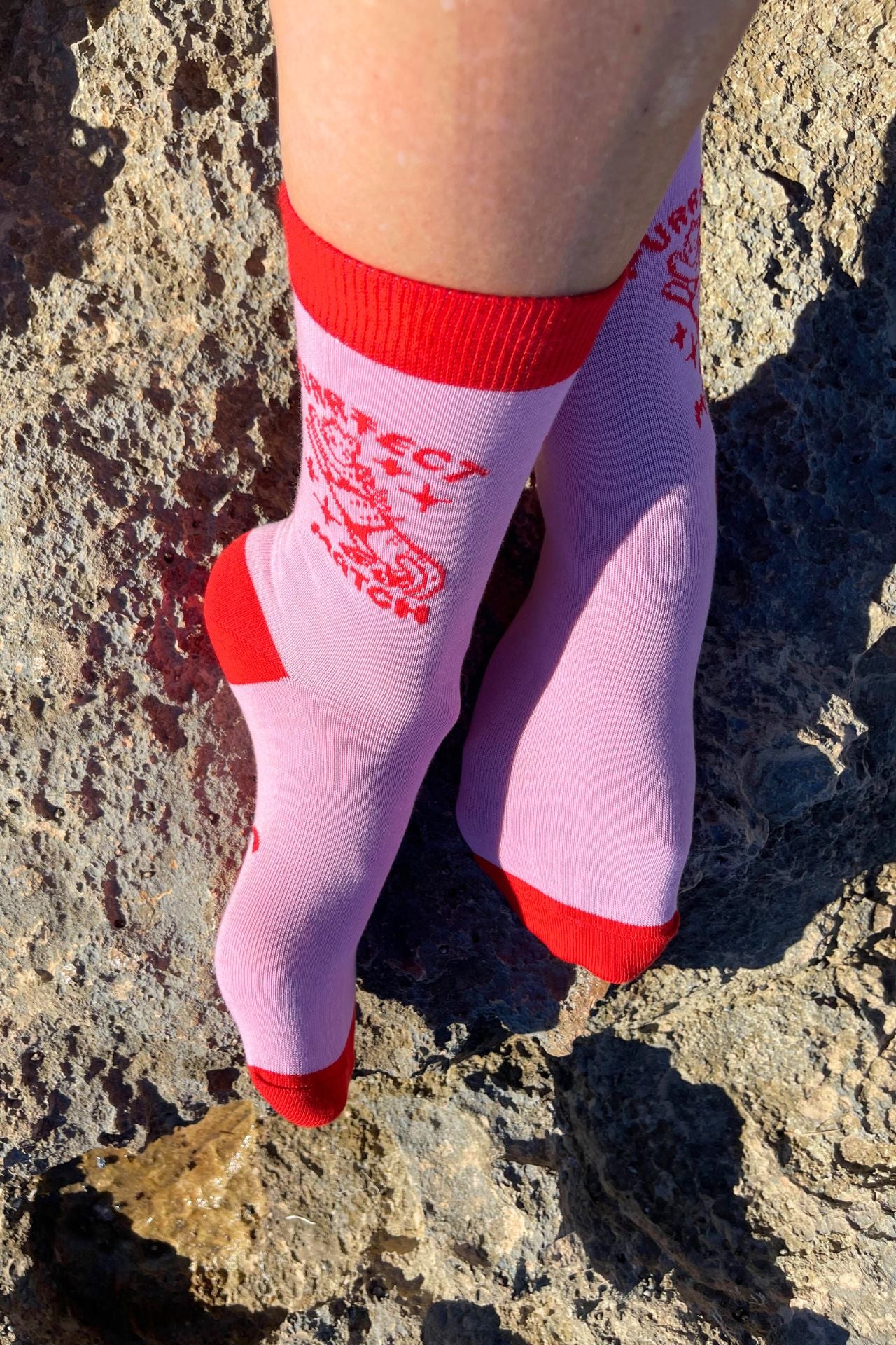 FIZZKINI Purrfect Match Crew Socks – Pink & Red