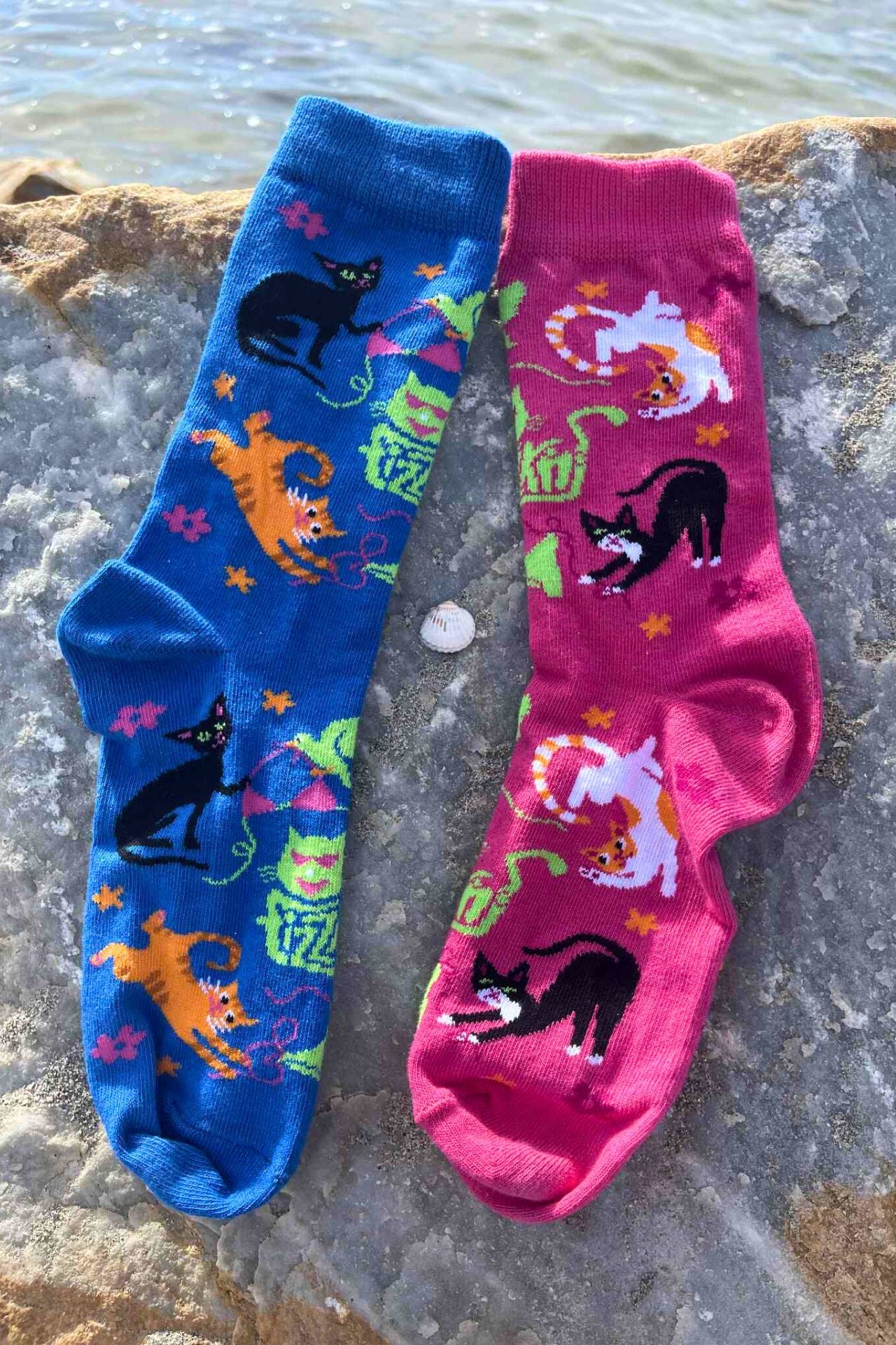 FIZZKINI Split Cat Crew Socks – Blue & Pink