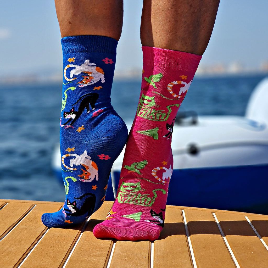 FIZZKINI Split Cat Crew Socks – Blue & Pink